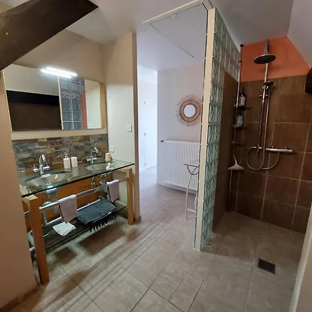 Le Cocon Des Roches Bed & Breakfast 3*