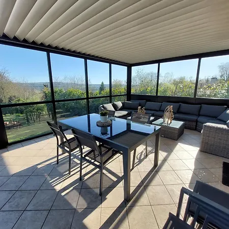 Le Cocon Des Roches Bed & Breakfast